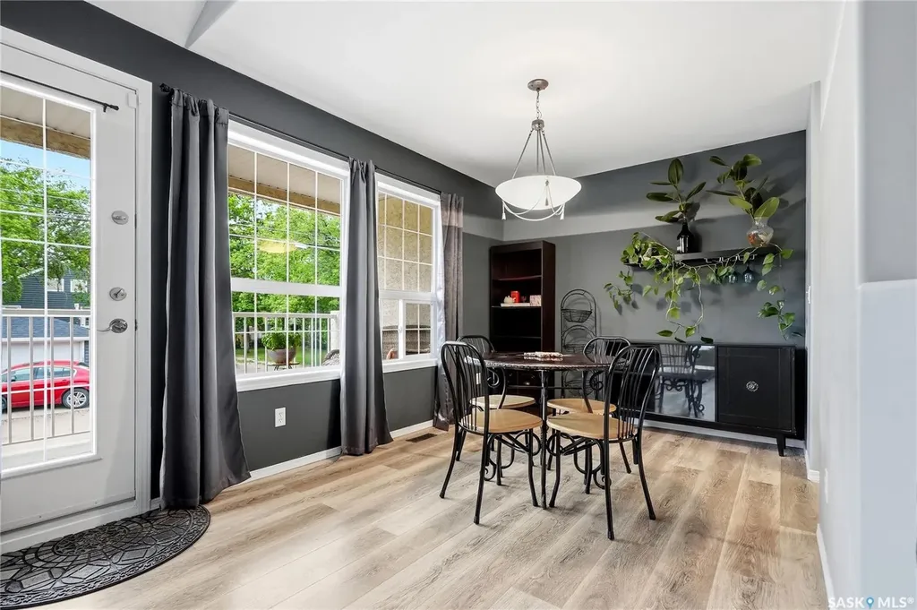 905 9th Street E Saskatoon SK S7H 0M9