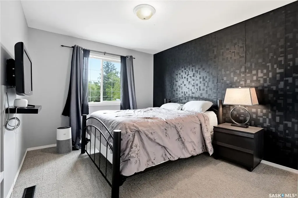 905 9th Street E Saskatoon SK S7H 0M9