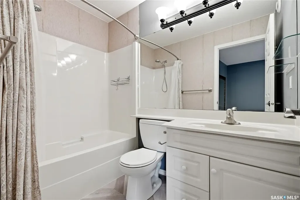 905 9th Street E Saskatoon SK S7H 0M9