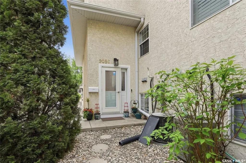 905 9th Street E Saskatoon SK S7H 0M9