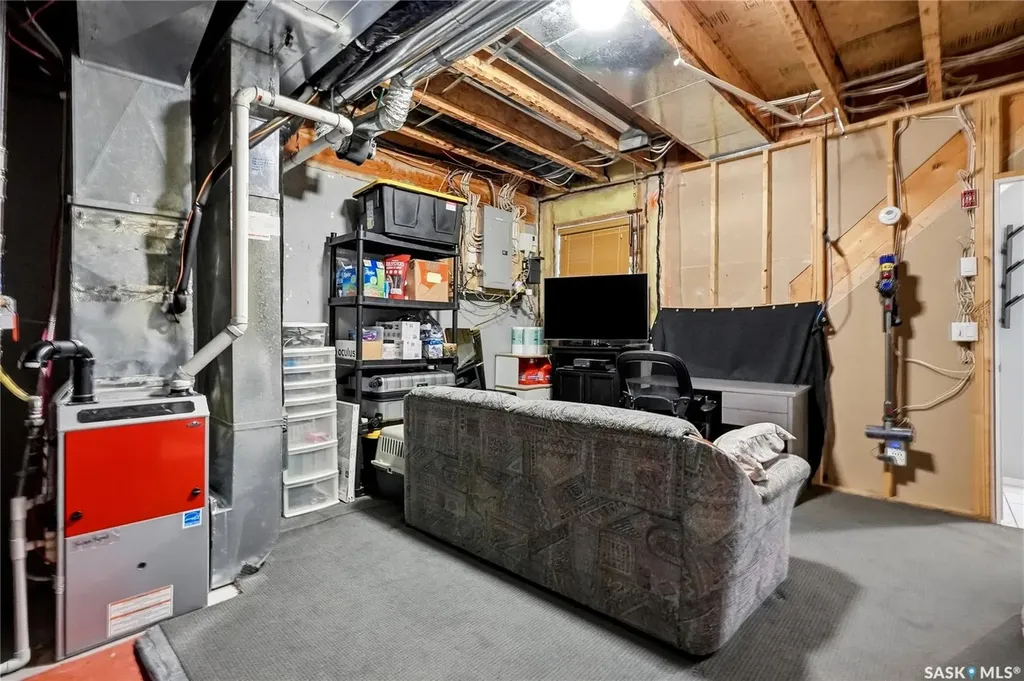 905 9th Street E Saskatoon SK S7H 0M9
