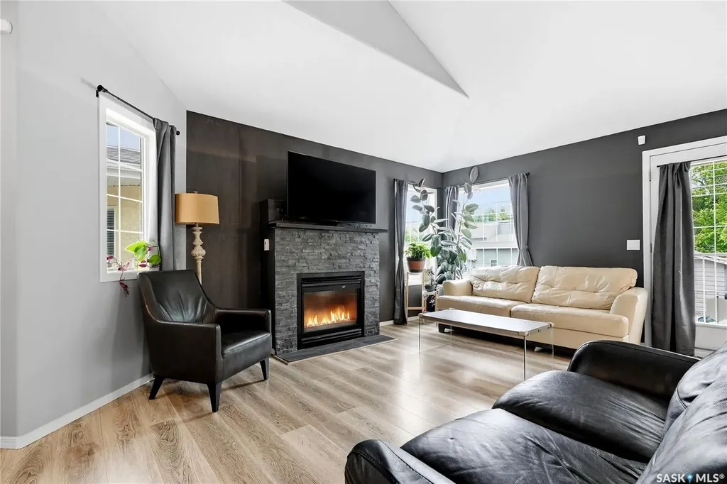 905 9th Street E Saskatoon SK S7H 0M9