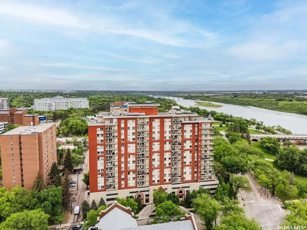 902 Spadina Crescent E Saskatoon SK S7K 0G8