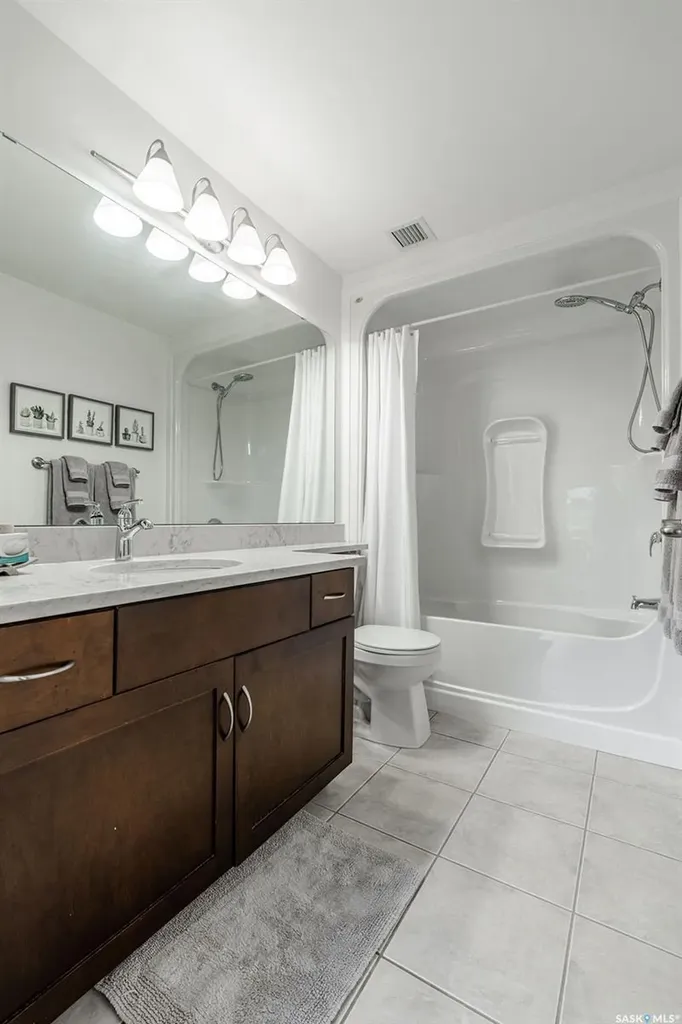 902 Spadina Crescent E Saskatoon SK S7K 0G8