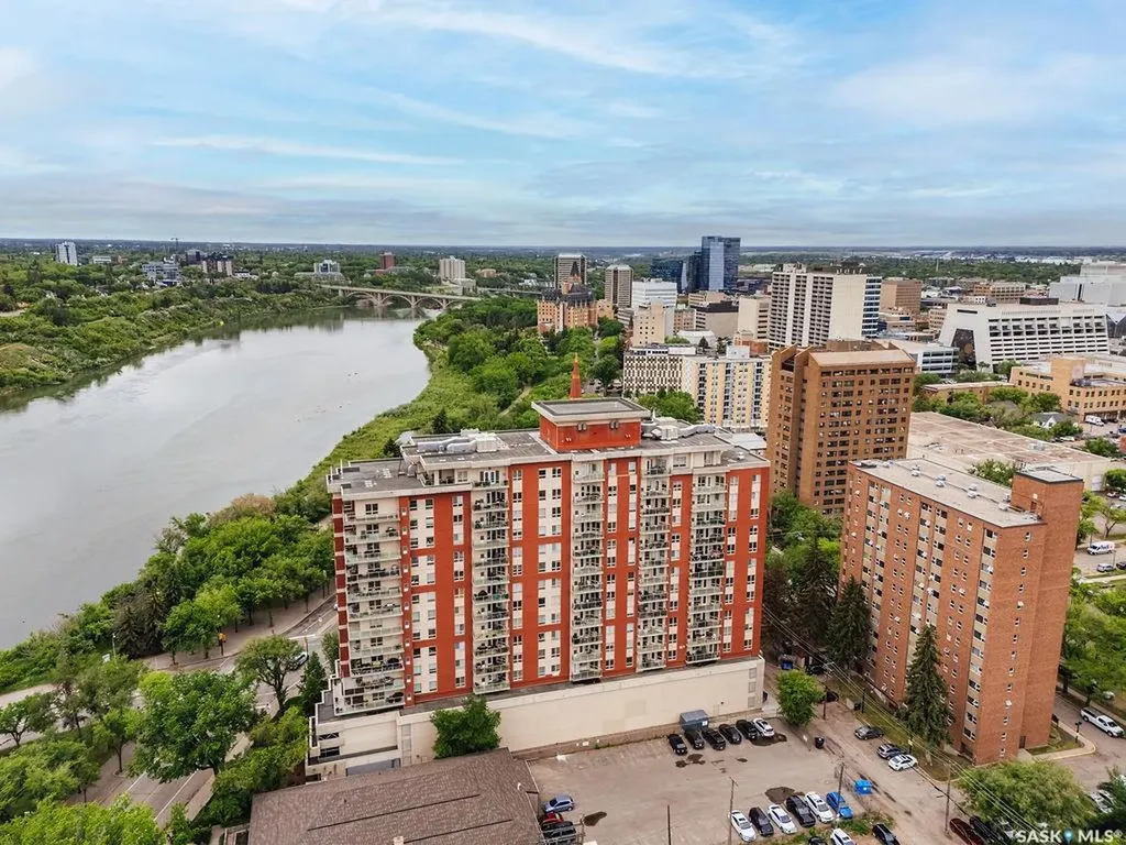 902 Spadina Crescent E Saskatoon SK S7K 0G8