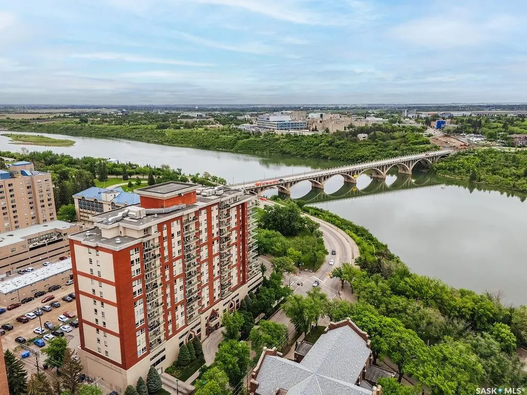 902 Spadina Crescent E Saskatoon SK S7K 0G8