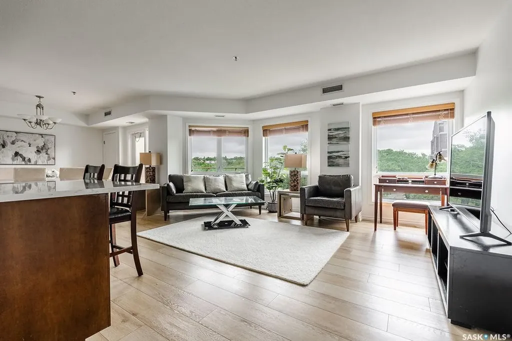 902 Spadina Crescent E Saskatoon SK S7K 0G8