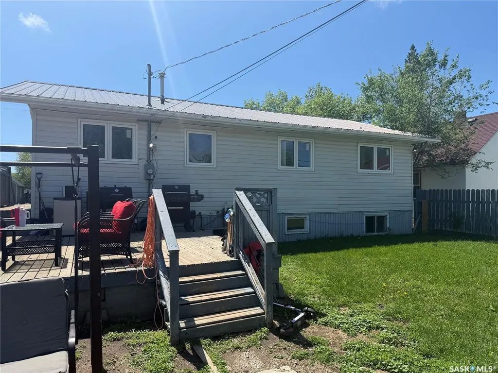 625 4th Street Estevan SK S4A 0V4