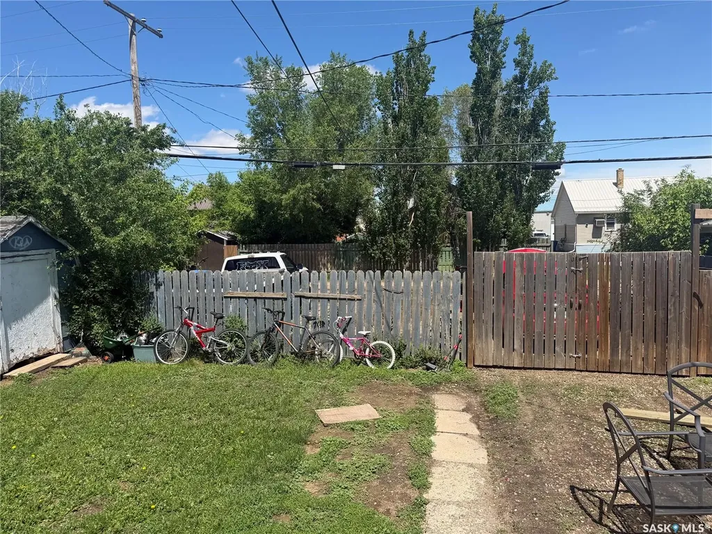 625 4th Street Estevan SK S4A 0V4
