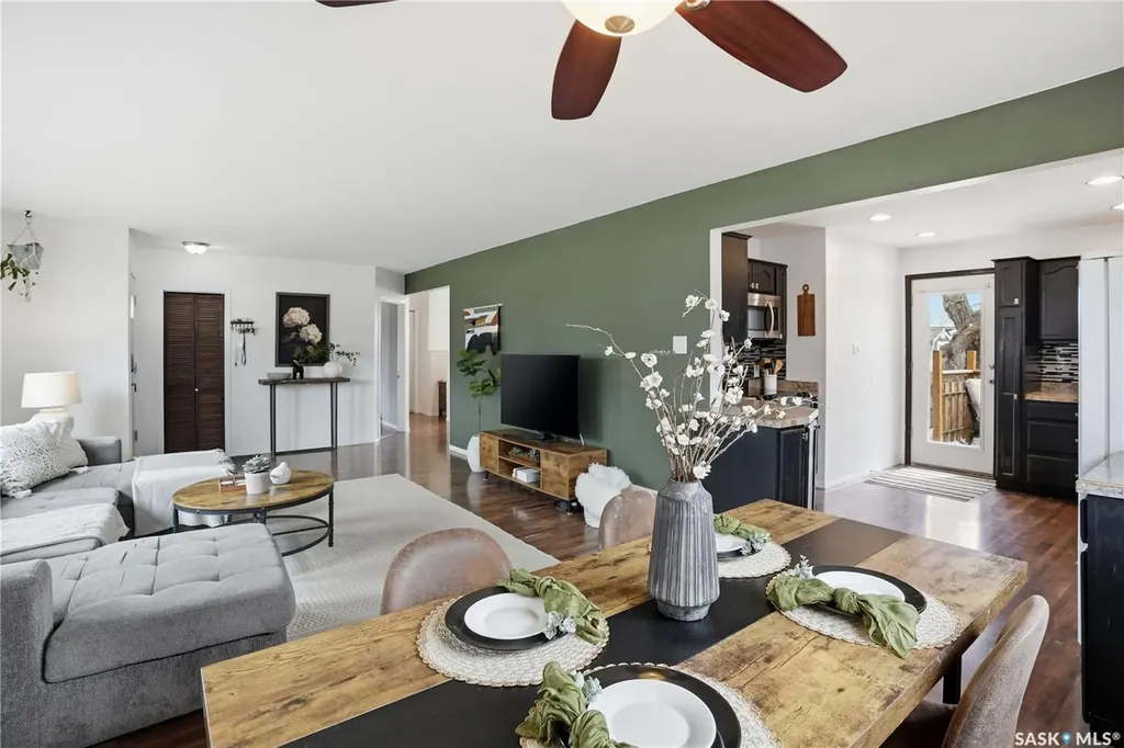 737 Vaughan Street Moose Jaw SK S6H 5N4
