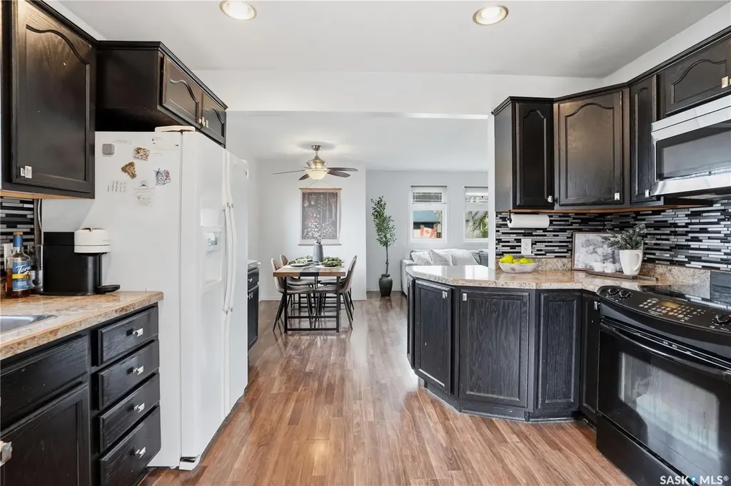 737 Vaughan Street Moose Jaw SK S6H 5N4
