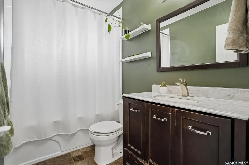 737 Vaughan Street Moose Jaw SK S6H 5N4