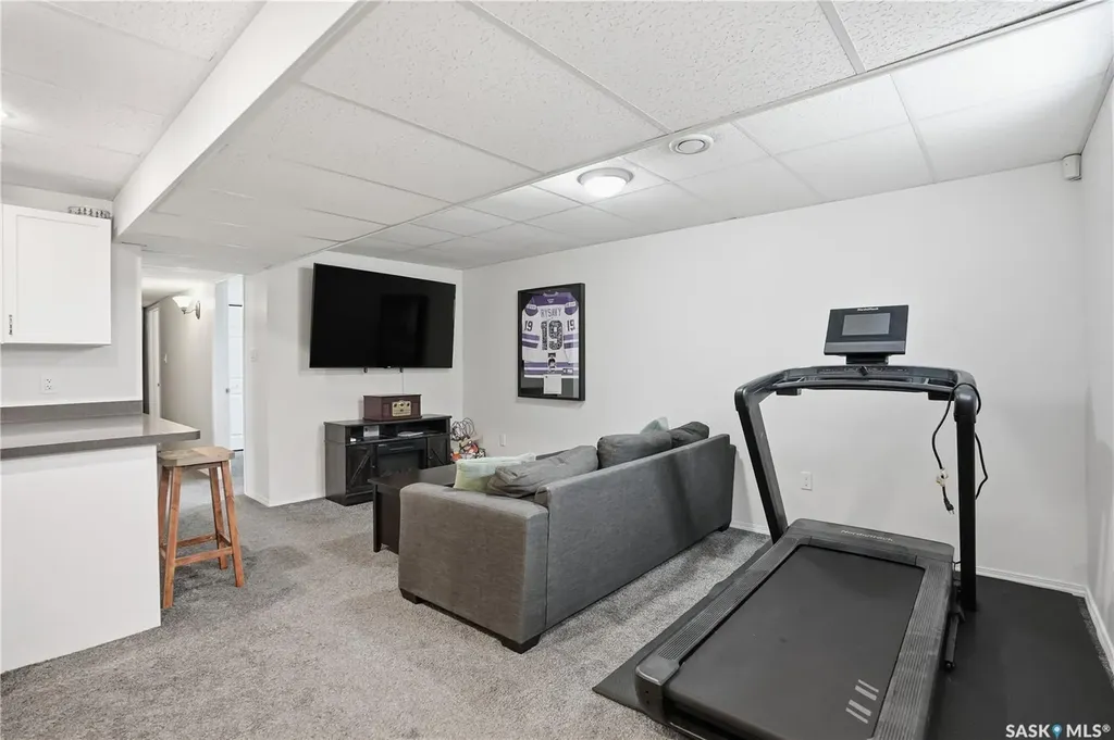 737 Vaughan Street Moose Jaw SK S6H 5N4