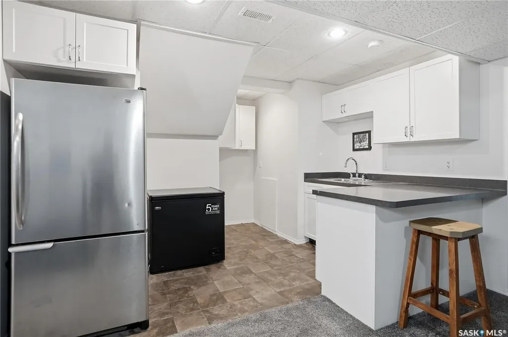 737 Vaughan Street Moose Jaw SK S6H 5N4