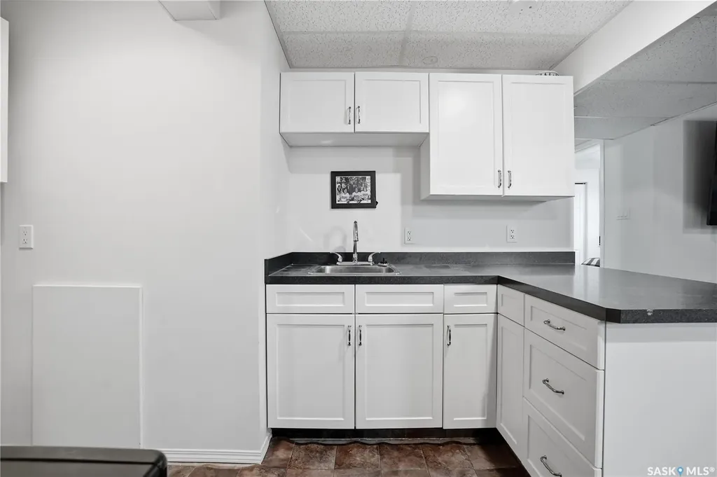 737 Vaughan Street Moose Jaw SK S6H 5N4