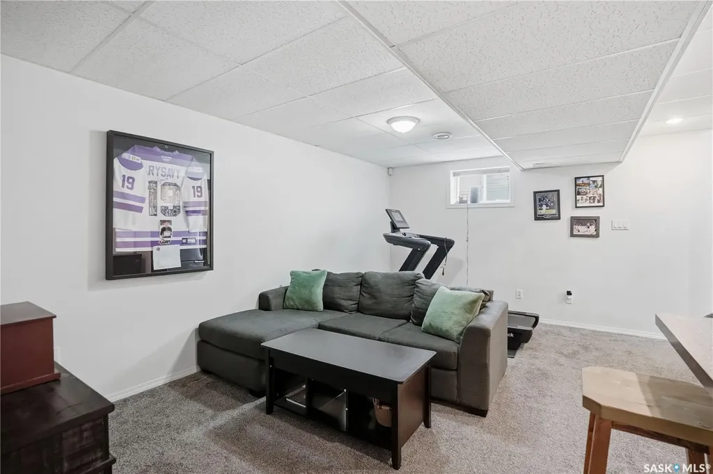 737 Vaughan Street Moose Jaw SK S6H 5N4