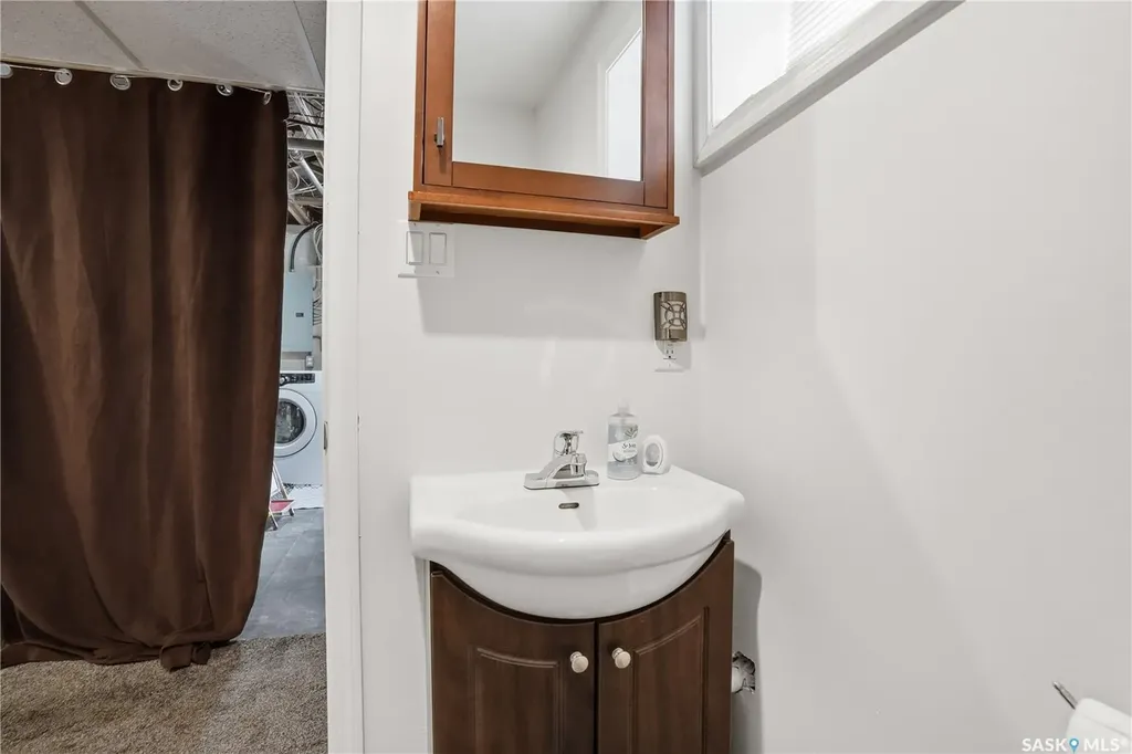 737 Vaughan Street Moose Jaw SK S6H 5N4