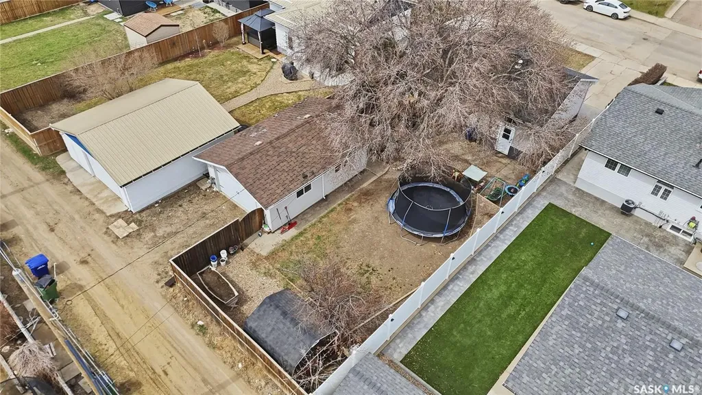 737 Vaughan Street Moose Jaw SK S6H 5N4