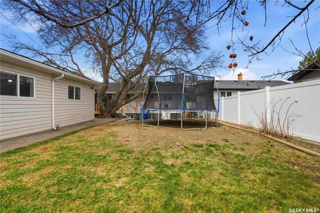 737 Vaughan Street Moose Jaw SK S6H 5N4