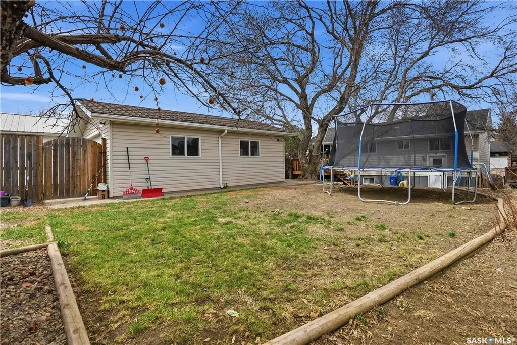737 Vaughan Street Moose Jaw SK S6H 5N4