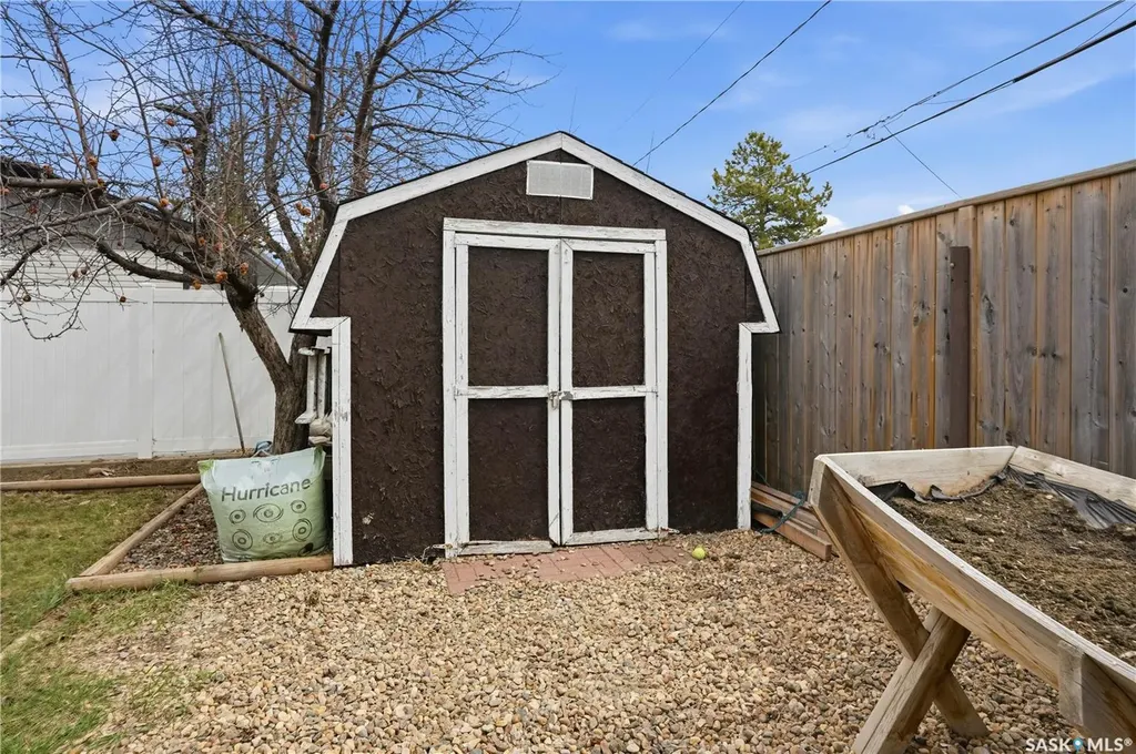 737 Vaughan Street Moose Jaw SK S6H 5N4