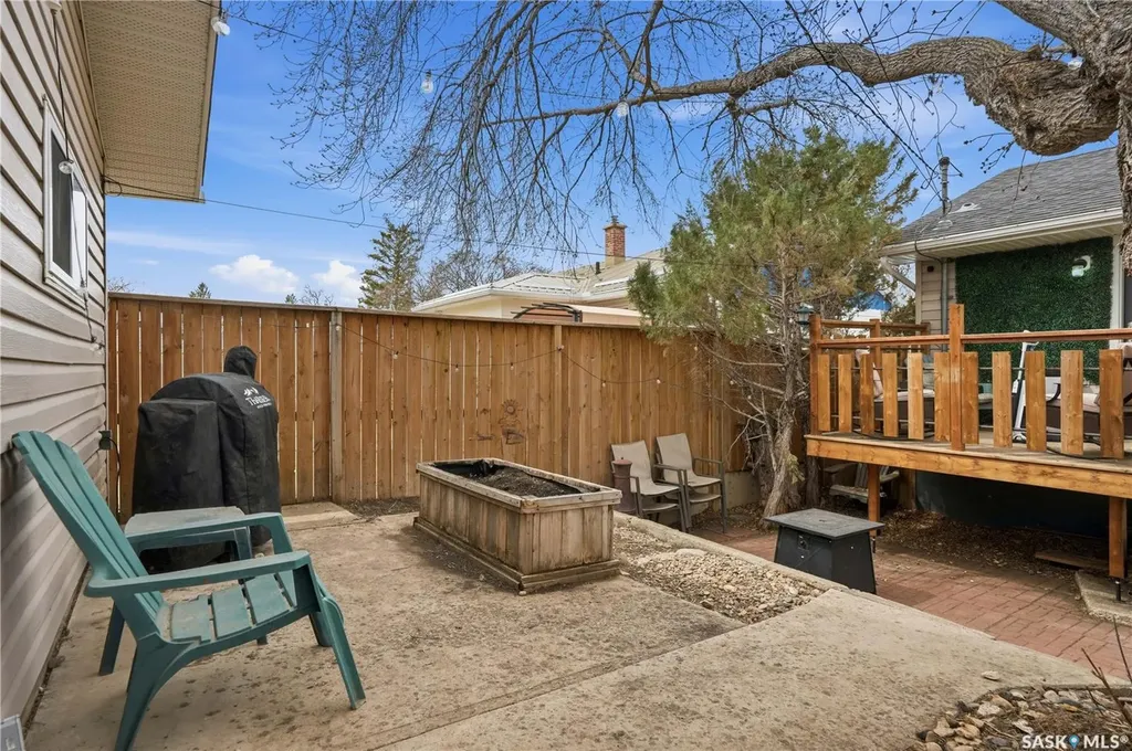 737 Vaughan Street Moose Jaw SK S6H 5N4