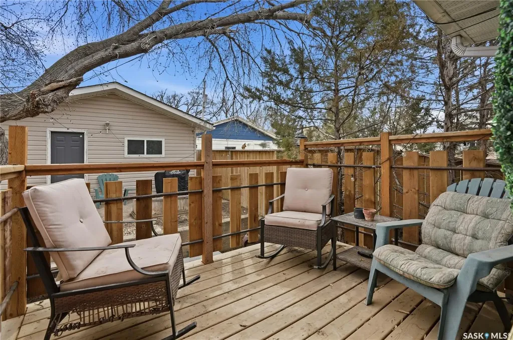 737 Vaughan Street Moose Jaw SK S6H 5N4