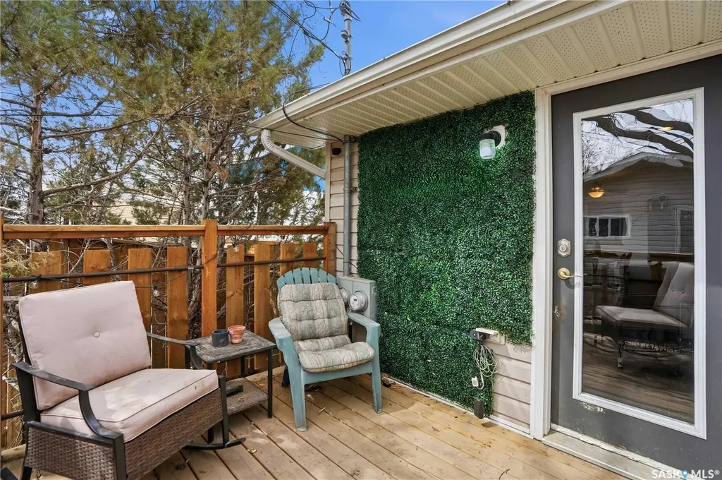 737 Vaughan Street Moose Jaw SK S6H 5N4