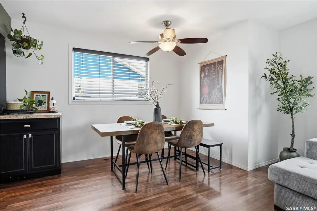 737 Vaughan Street Moose Jaw SK S6H 5N4