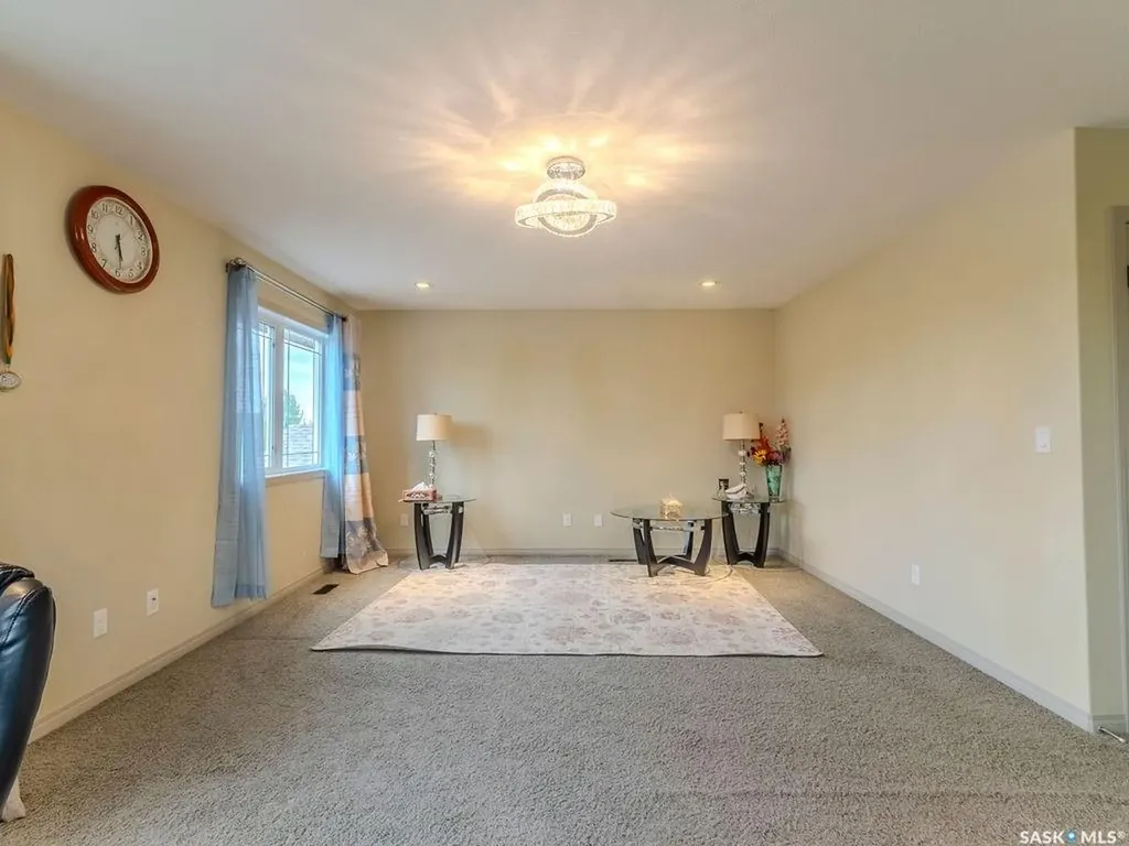 274 Ashworth Crescent Saskatoon SK S7T 0P1