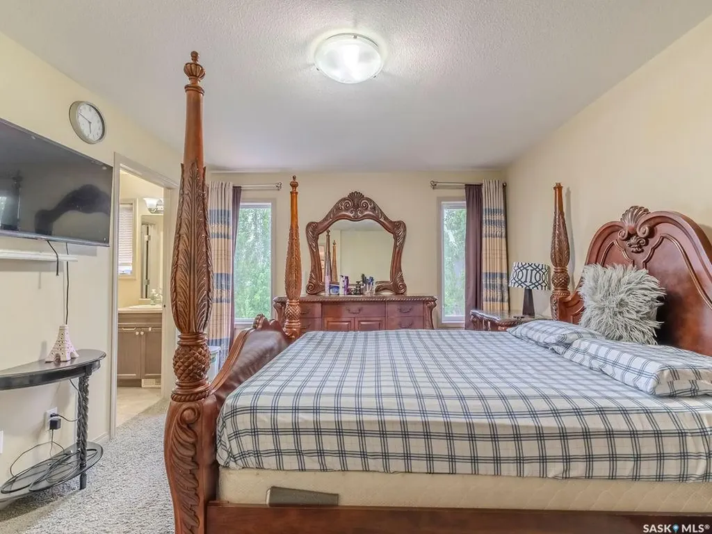274 Ashworth Crescent Saskatoon SK S7T 0P1