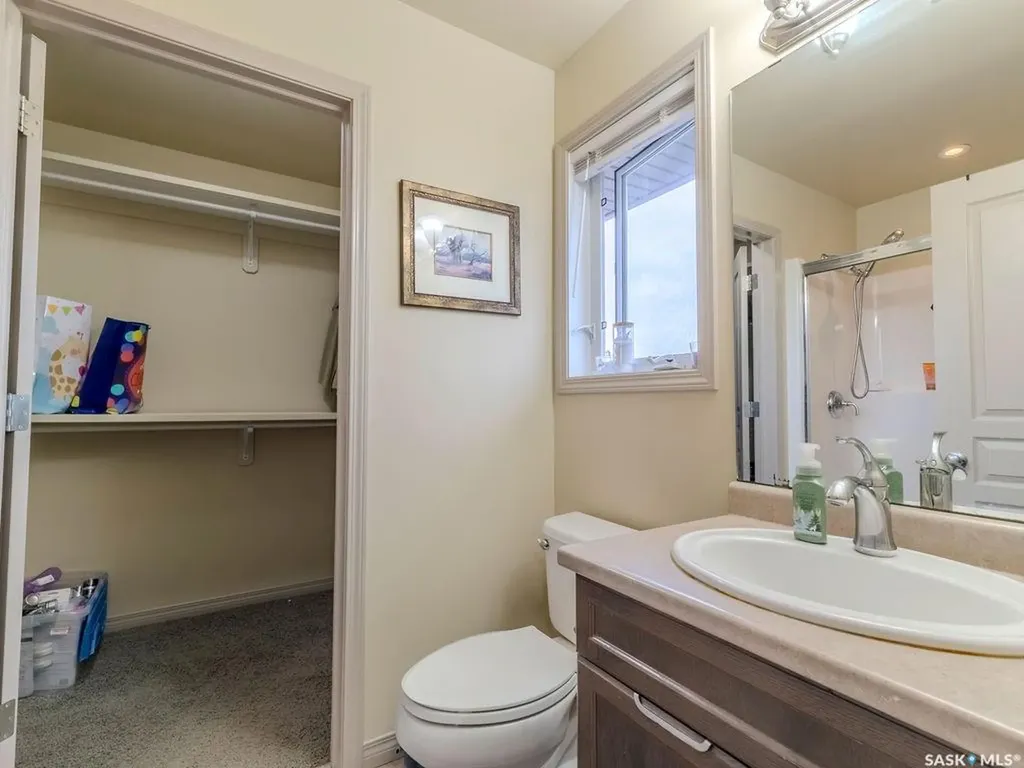 274 Ashworth Crescent Saskatoon SK S7T 0P1