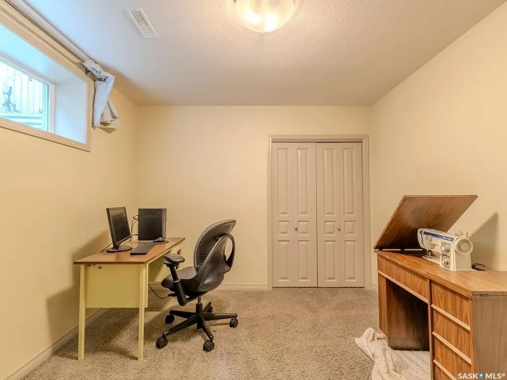 274 Ashworth Crescent Saskatoon SK S7T 0P1