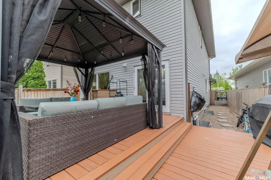 274 Ashworth Crescent Saskatoon SK S7T 0P1