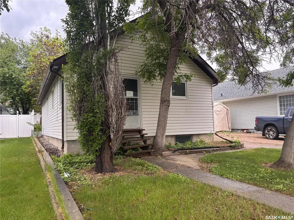 212 3rd Avenue E Kindersley SK S0L 1S0