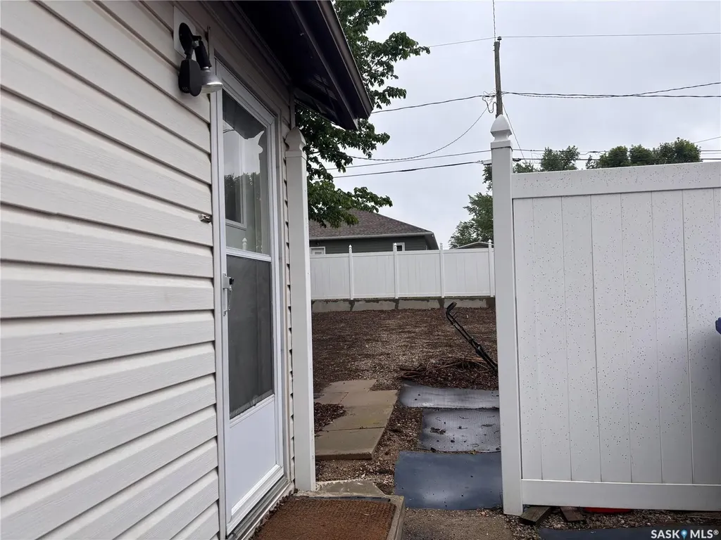 212 3rd Avenue E Kindersley SK S0L 1S0