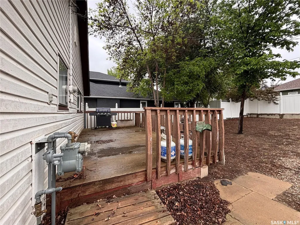 212 3rd Avenue E Kindersley SK S0L 1S0