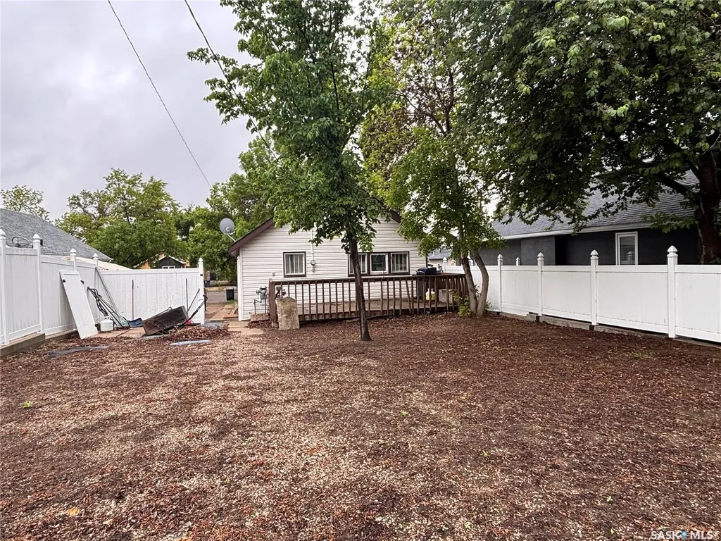 212 3rd Avenue E Kindersley SK S0L 1S0