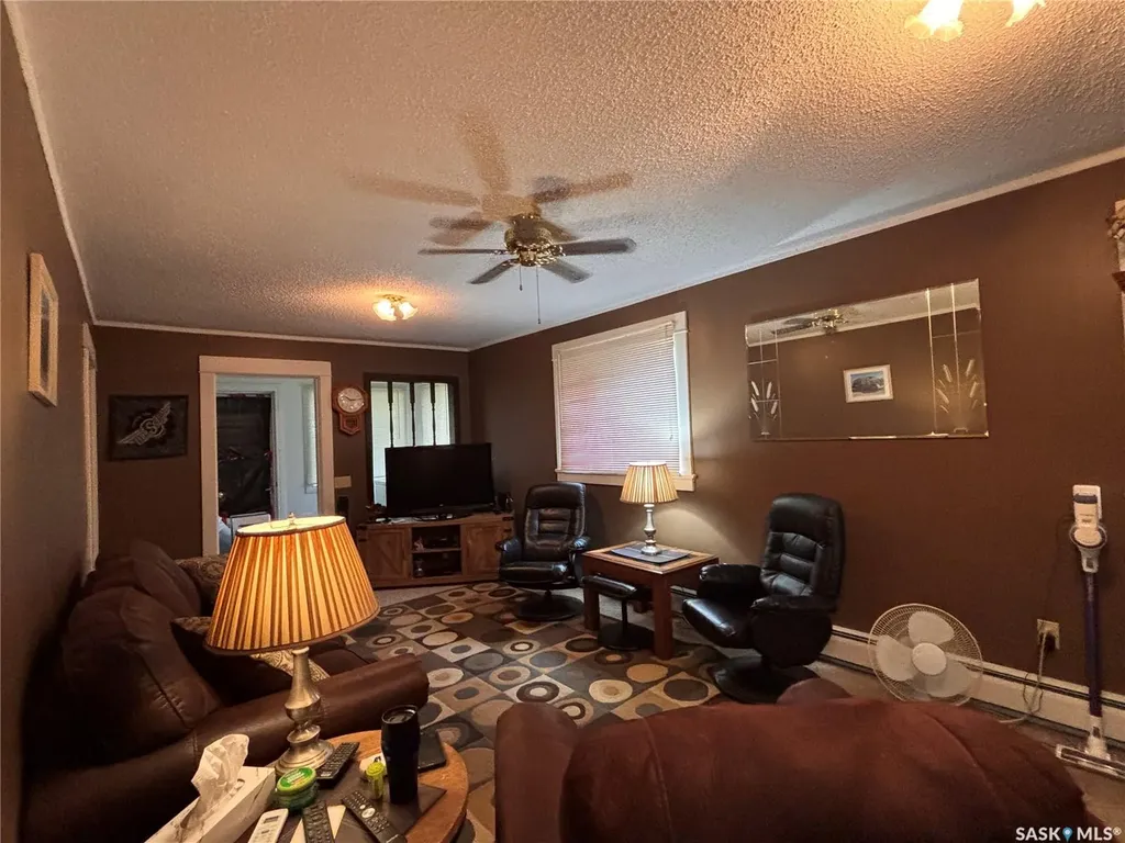 212 3rd Avenue E Kindersley SK S0L 1S0