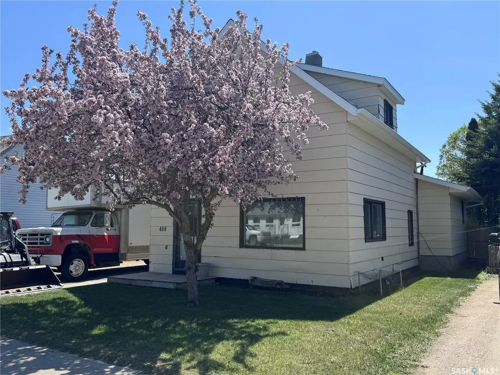 408 4th Avenue E Biggar SK S0K 0M0