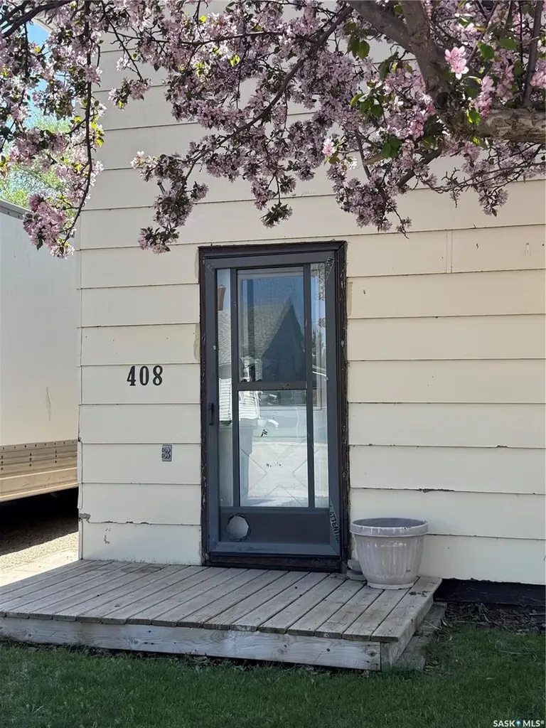 408 4th Avenue E Biggar SK S0K 0M0