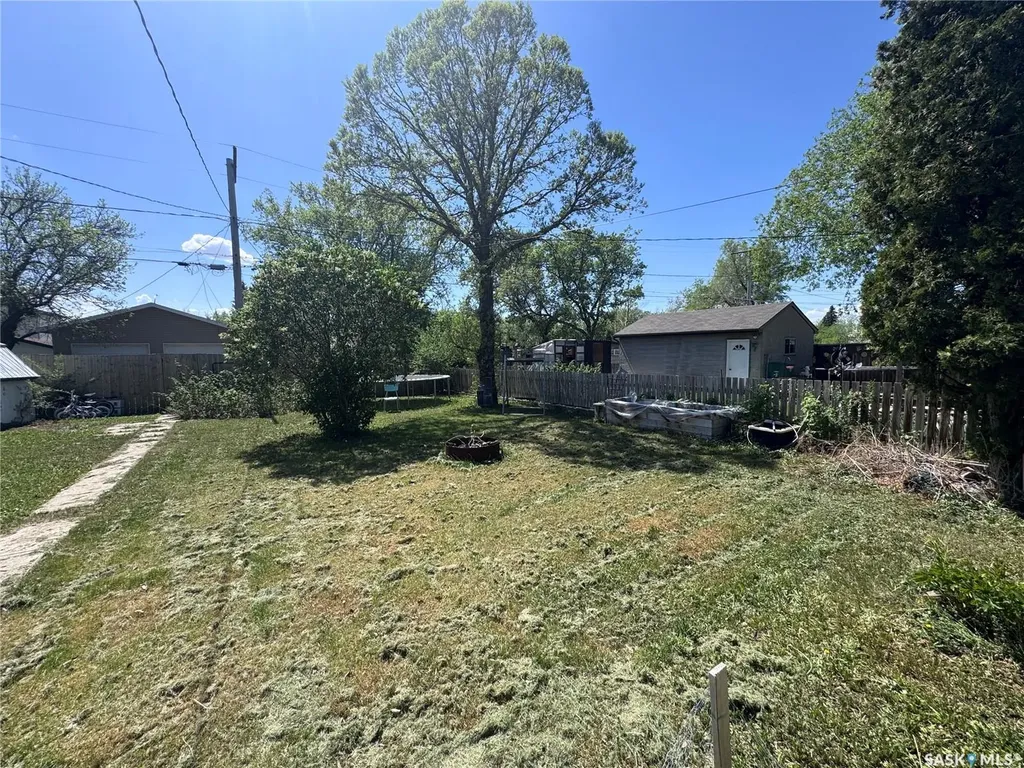 408 4th Avenue E Biggar SK S0K 0M0