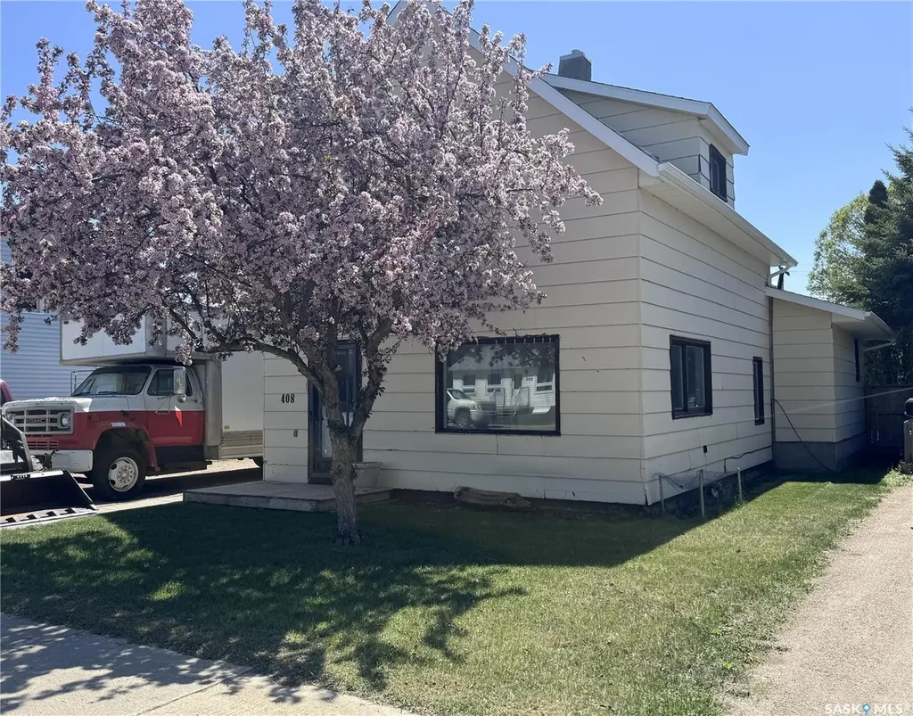 408 4th Avenue E Biggar SK S0K 0M0