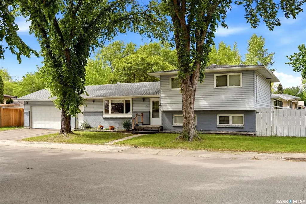 14 Wheeler Crescent Regina SK S4R 6H5