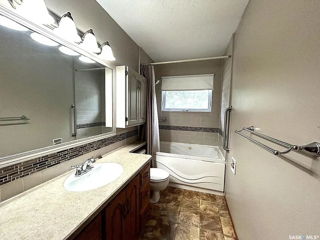 901 Shannon Road Regina SK S4S 5K3