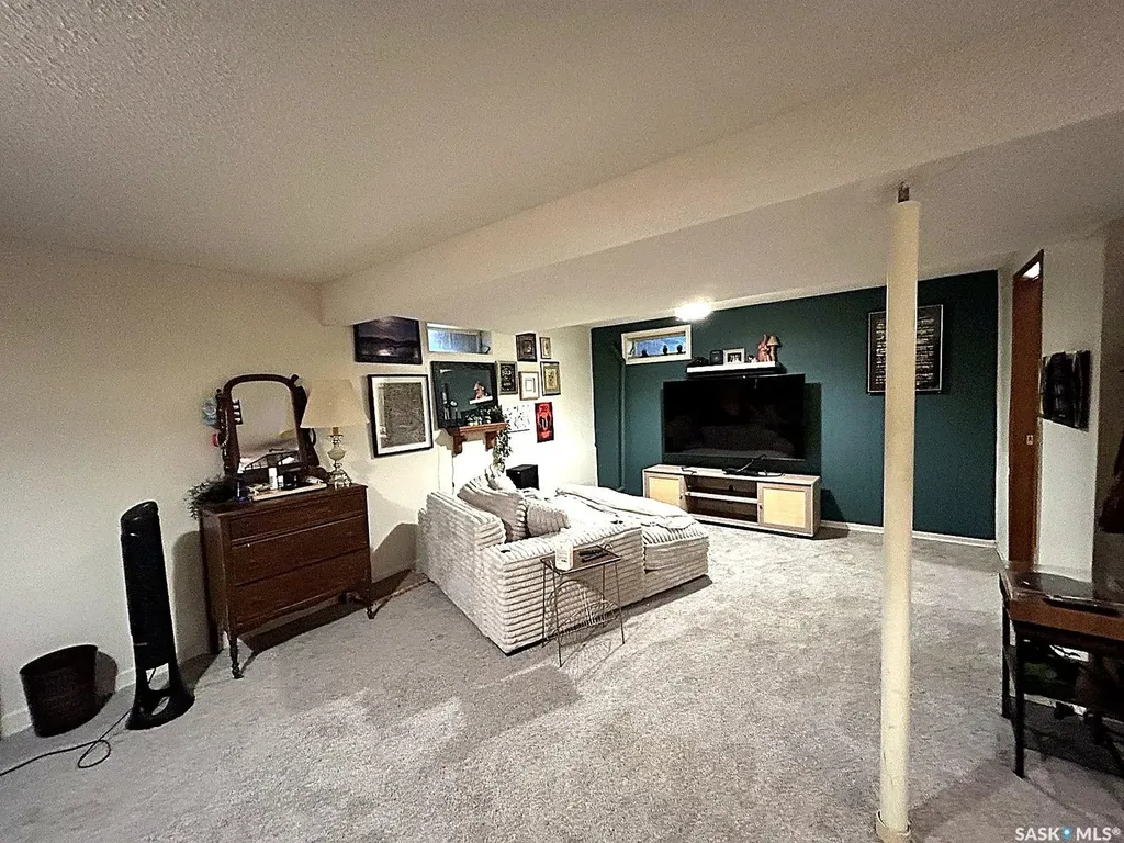 901 Shannon Road Regina SK S4S 5K3