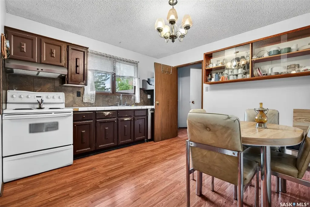 1373 Prince Crescent Moose Jaw SK S6H 6E6