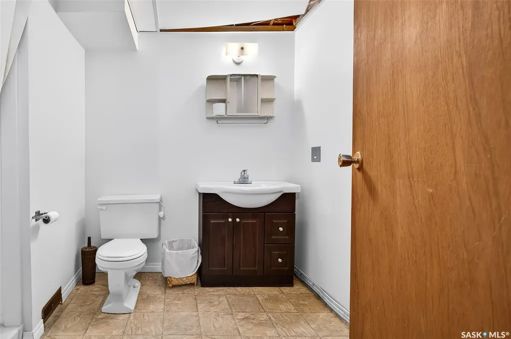 1373 Prince Crescent Moose Jaw SK S6H 6E6