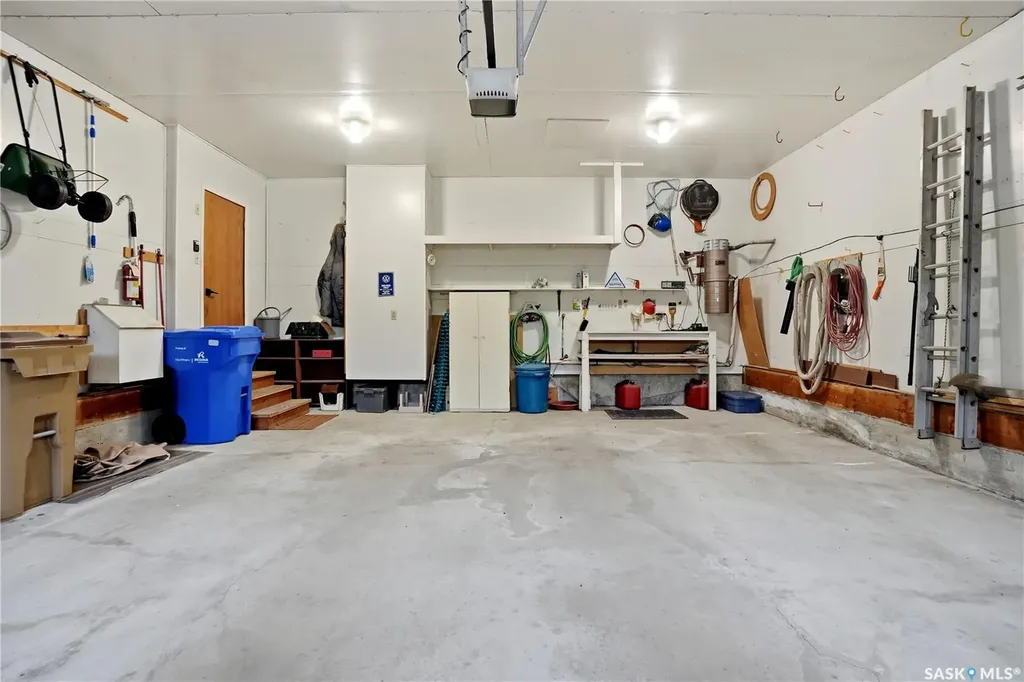 3249 Mountbatten Crescent Regina SK S4V 0R5