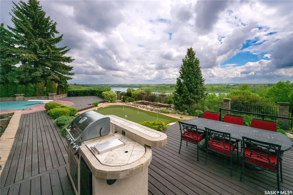 15 Quappelle Court Saskatoon SK S7K 1C2